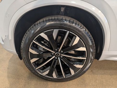 Used 2025 Volvo XC90 T8 Plus image 7