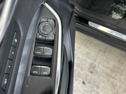 Used 2025 Cadillac XT4 Premium Luxury FWD image 40
