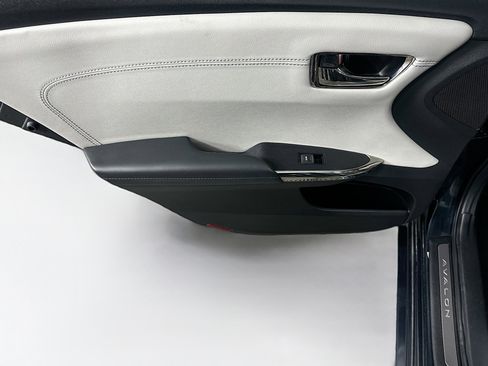 Used 2016 Toyota Avalon Limited FWD image 25