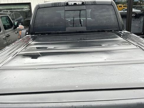 Used 2017 RAM 2500 SLT w/ Black Appearance Group AWD/4WD image 6