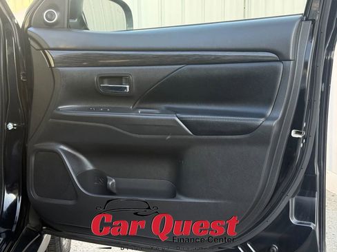 Used 2017 Mitsubishi Outlander GT image 22