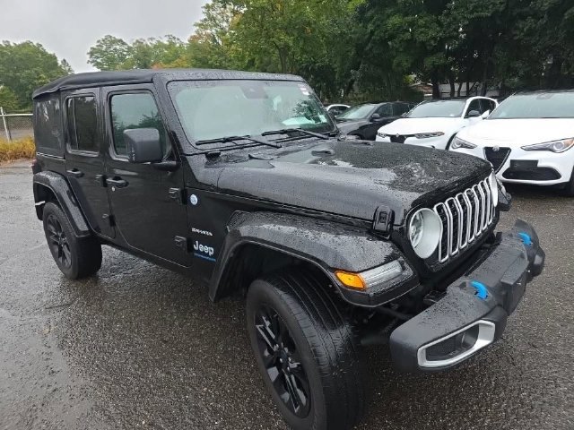 Certified 2024 Jeep Wrangler Unlimited Sahara w/ Technology Group AWD/4WD image 4