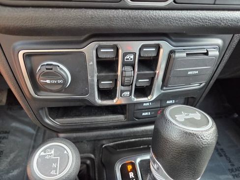 Used 2024 Jeep Wrangler Unlimited Sport AWD/4WD image 24