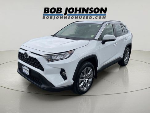 Used 2019 Toyota RAV4 XLE Premium w/ Cold Weather Package AWD/4WD image 3