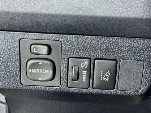 Used 2017 Toyota RAV4 LE FWD image 15