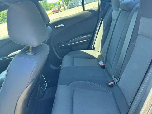 Used 2018 Dodge Charger SXT RWD image 13
