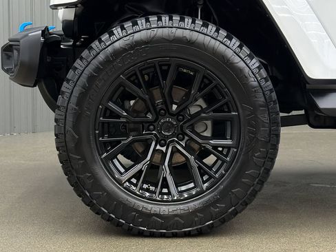 Used 2024 Jeep Wrangler Unlimited w/ Convenience Group AWD/4WD image 10