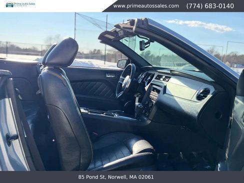 Used 2010 Ford Mustang Convertible RWD image 19