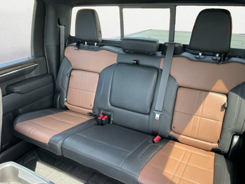 Used 2024 Chevrolet Silverado 2500 High Country w/ High Country Premium Package AWD/4WD image 9