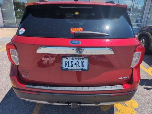 Used 2023 Ford Explorer XLT w/ Equipment Group 202A AWD/4WD image 4