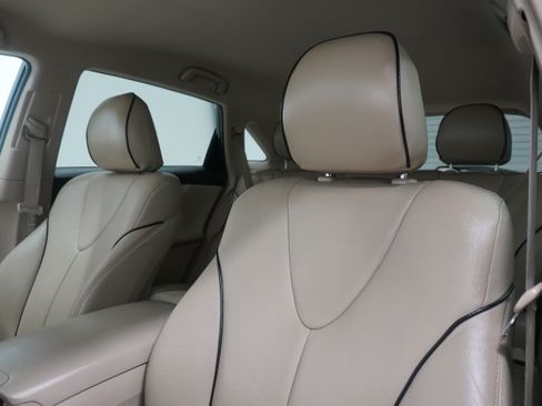 Used 2011 Toyota Venza FWD image 11