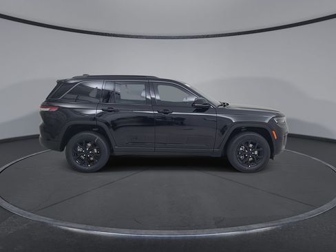 New 2026 Jeep Grand Cherokee Altitude AWD/4WD image 17