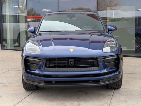 Certified 2025 Porsche Macan image 6