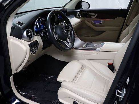 Used 2022 Mercedes-Benz GLC 300 4MATIC image 11