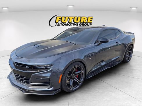 Used 2019 Chevrolet Camaro SS RWD image 3