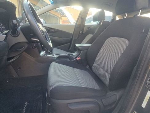 Used 2021 Hyundai Kona SE image 6