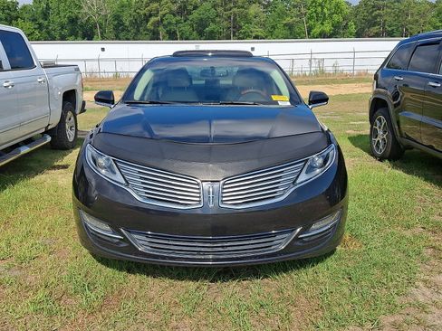 Used 2013 Lincoln MKZ FWD image 2