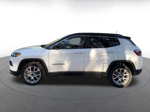 Used 2025 Jeep Compass Limited image 4