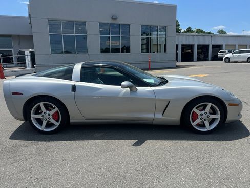 Used 2006 Chevrolet Corvette Coupe RWD image 4