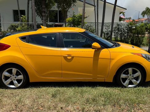 Used 2015 Hyundai Veloster FWD image 4