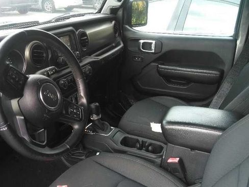 Used 2018 Jeep Wrangler Sport AWD/4WD image 4