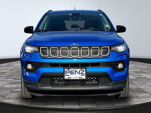 Used 2022 Jeep Compass Latitude w/ Convenience Group AWD/4WD image 2