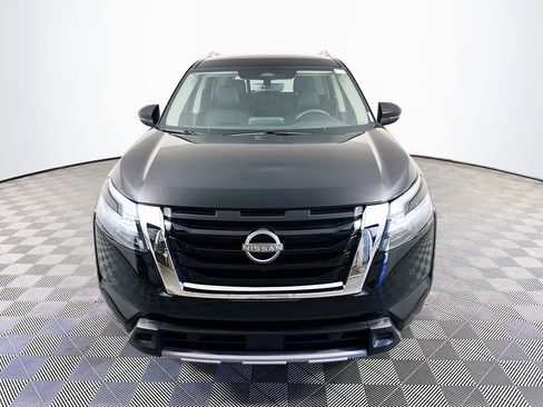 Used 2025 Nissan Pathfinder SL FWD image 2