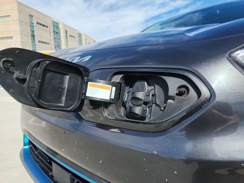 Used 2022 Kia Niro EX image 42