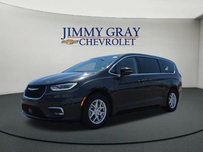 Used 2023 Chrysler Pacifica Touring-L