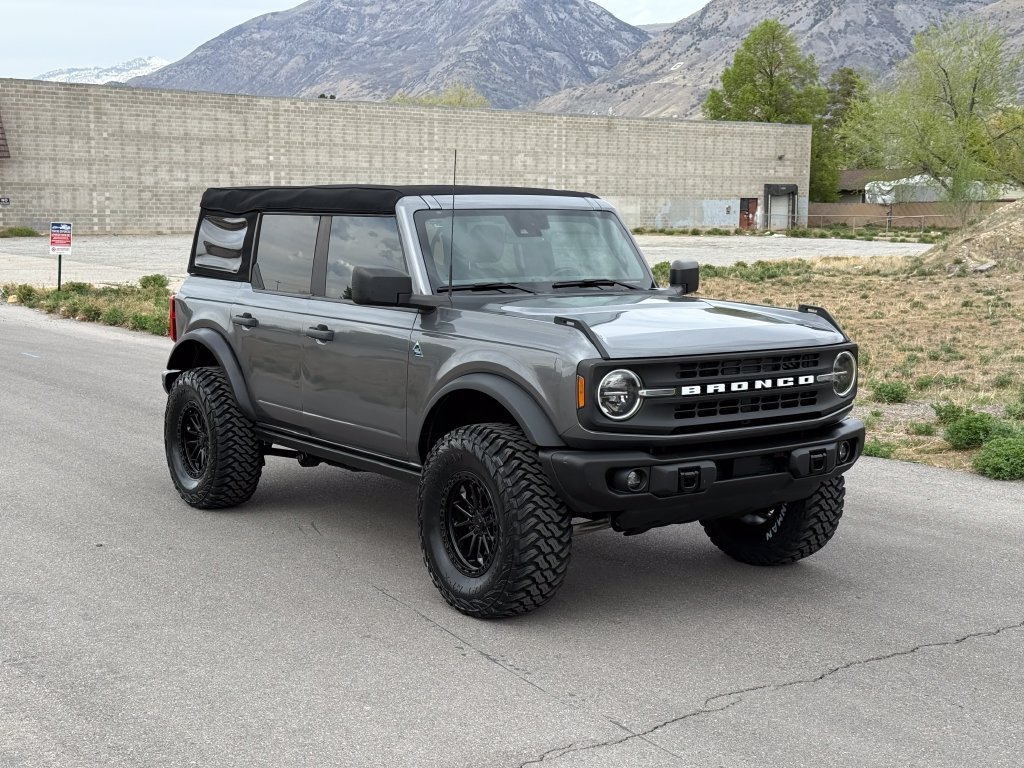 Used 2023 Ford Bronco Black Diamond AWD/4WD image 2