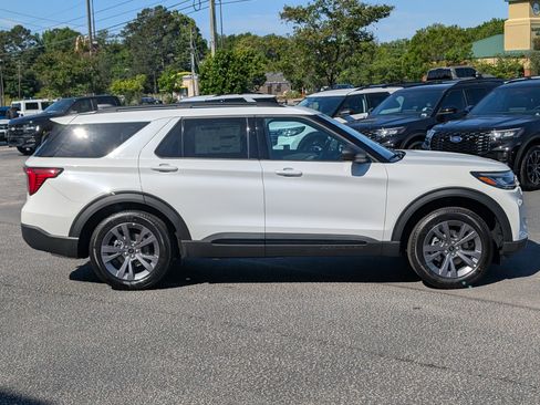 New 2026 Ford Explorer Active w/ Active Comfort Package AWD/4WD image 8