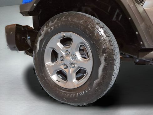 Used 2021 Jeep Gladiator Sport image 62