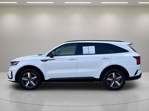 Used 2023 Kia Sorento S FWD image 2