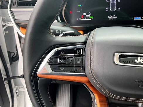 Used 2022 Jeep Grand Cherokee Summit image 23