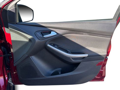 Used 2017 Ford Focus Titanium image 38