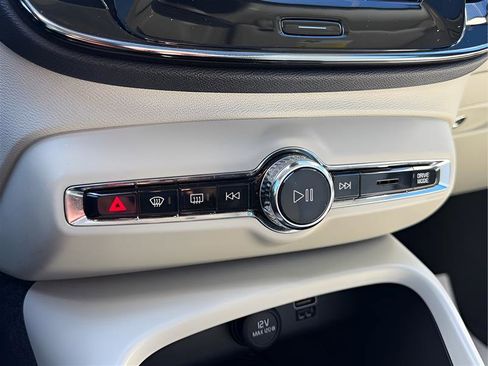 Used 2019 Volvo XC40 T5 Momentum image 41