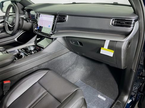 New 2026 Jeep Grand Wagoneer L Limited AWD/4WD image 33