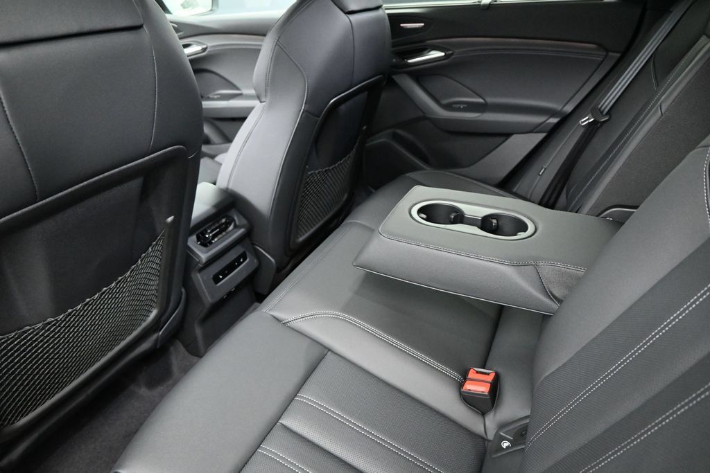 New 2027 Audi SQ6 e-tron Premium Plus AWD/4WD image 18