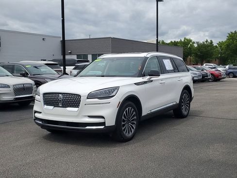 Used 2023 Lincoln Aviator AWD w/ Premium Package image 2