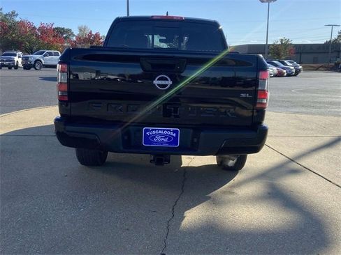 Used 2024 Nissan Frontier SL image 3