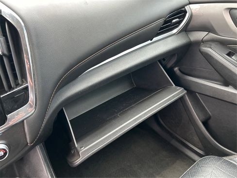 Used 2018 Chevrolet Traverse LT image 26