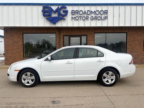 Used 2007 Ford Fusion SE image 2