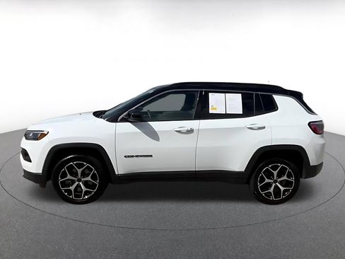 Used 2025 Jeep Compass Limited AWD/4WD image 9