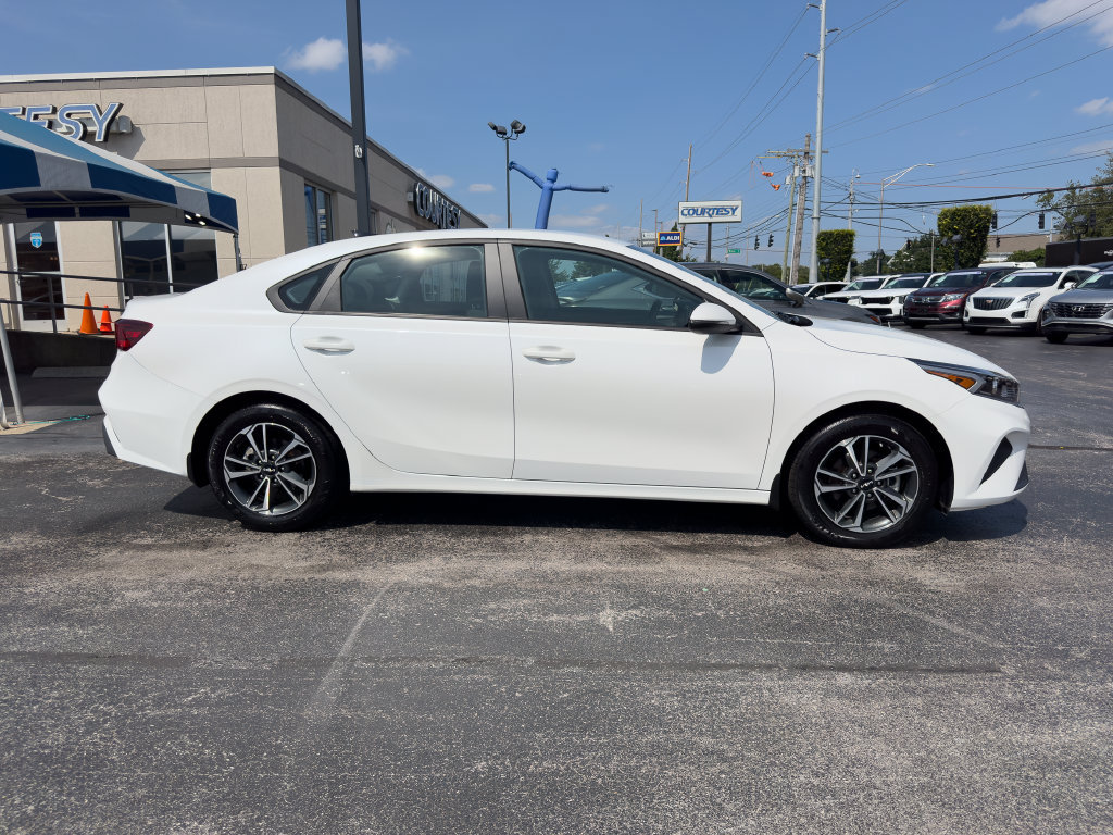 Used 2024 Kia Forte LXS w/ LXS Technology Package FWD image 8