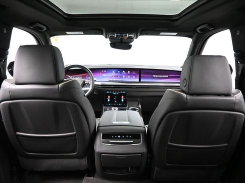 Used 2025 Cadillac Escalade ESV Premium Luxury image 40