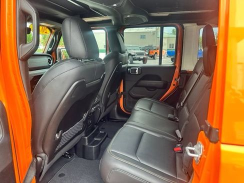 Used 2025 Jeep Wrangler Unlimited Sahara AWD/4WD image 21