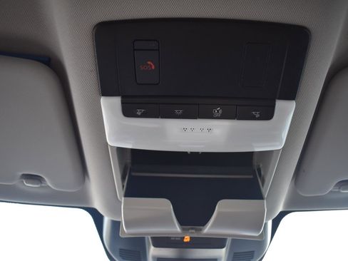 Used 2024 Nissan Rogue SV image 40