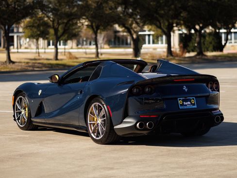 Used 2021 Ferrari 812 GTS image 10