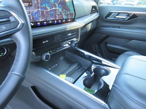 Used 2025 Chevrolet Tahoe Z71 AWD/4WD image 15