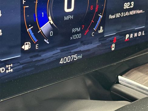 Used 2025 Chevrolet Suburban Z71 image 11